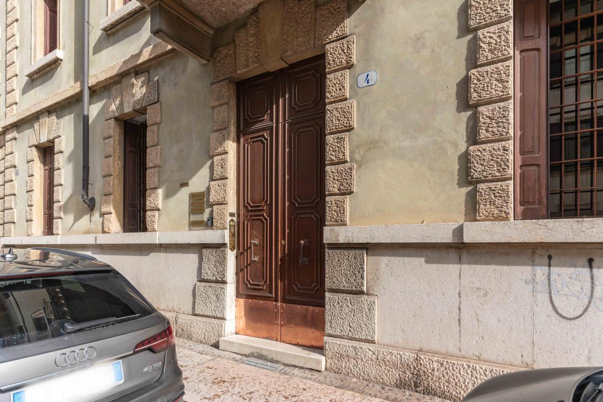 Apartamento -Near Arena & Parking - Pet Friendly Historical Arena Palace Verona Exterior foto